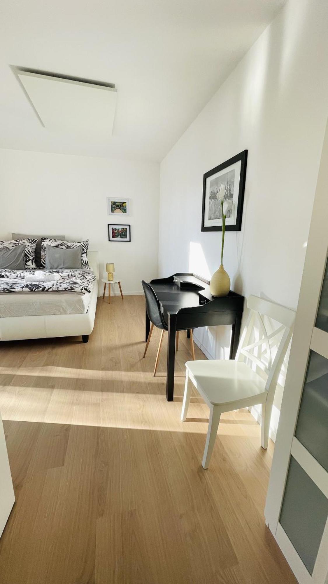 House Flow, 3 Room, Free 2 Parking Bratislava Exterior foto
